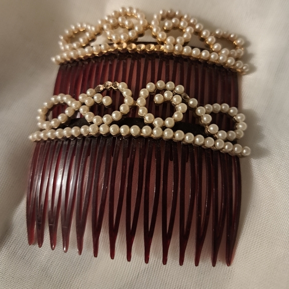 none Accessories - Elegant Pearl and Gold Hair Comb